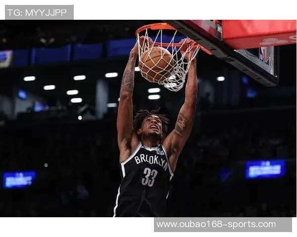 克拉克斯顿内线表现抢眼15分钟内高效拿下11分并抢8篮板 克拉克斯顿内线表现抢眼15分钟内高效拿下11分并抢8篮板