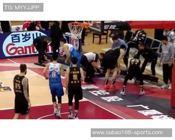 广西外援阿萨莫阿遭遇颈椎骨折意外撞坏场边LED广告牌引发关注 广西外援阿萨莫阿遭遇颈椎骨折意外撞坏场边LED广告牌引发关注